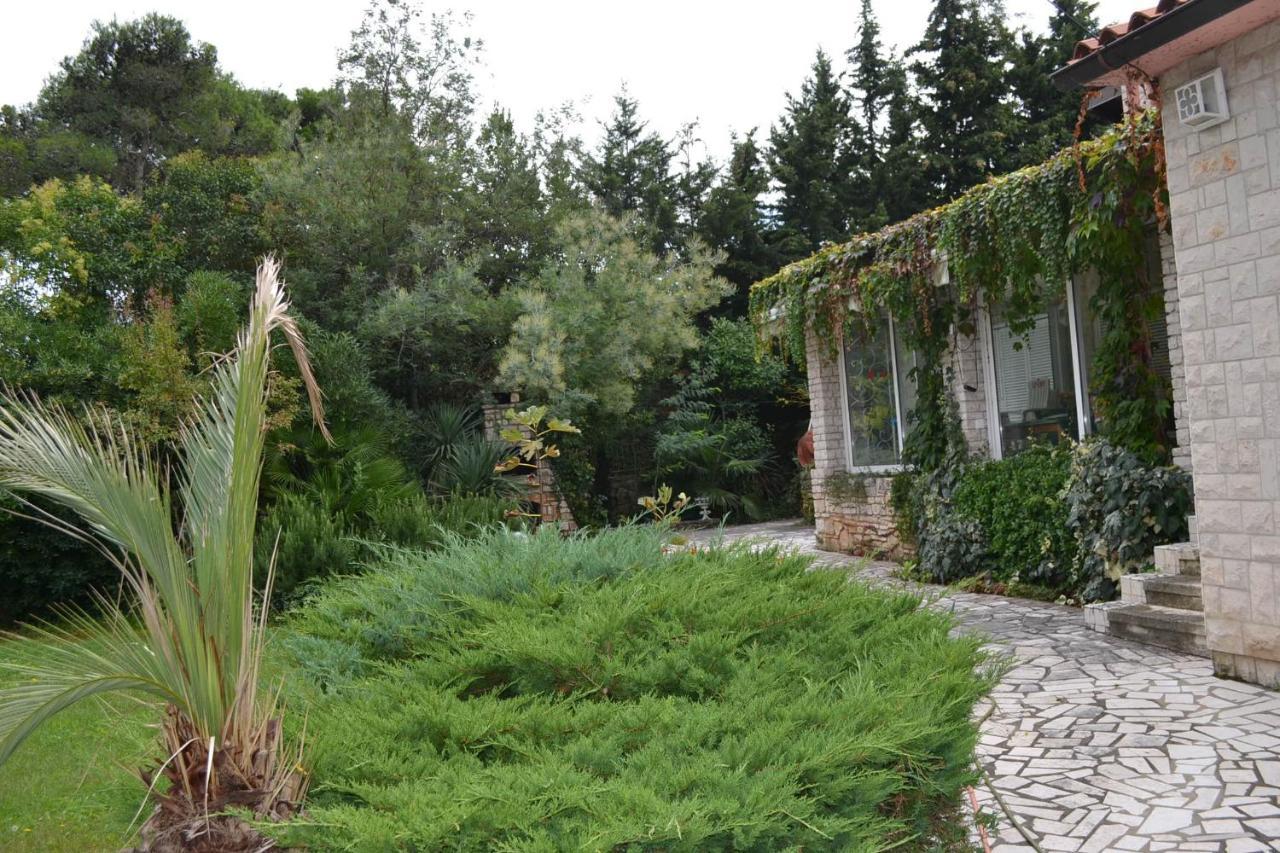 Villa Edward Premantura Exterior photo